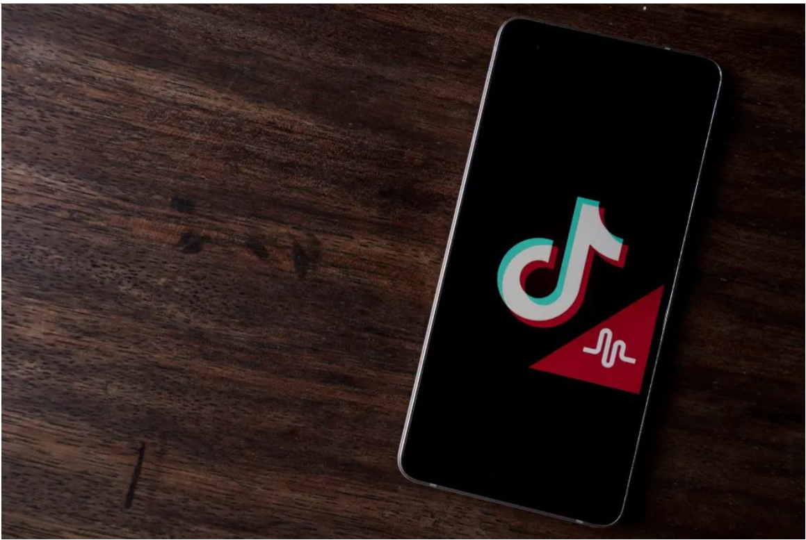 Amerikanska kongressledamöter kräver ByteDance för att avyttra TikTok inom 165 dagar. Under de första sex veckorna i år minskade iPhone-försäljningen i Kina med 24 % från år till år.